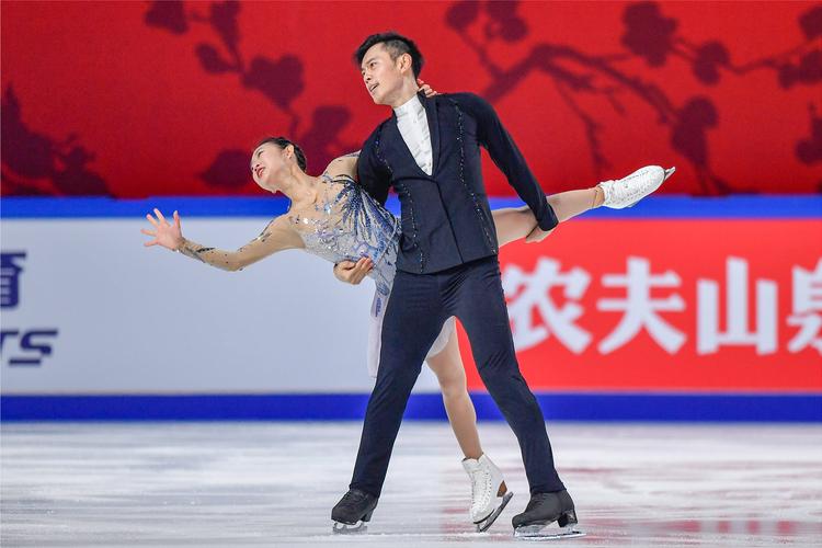 花样滑冰中国杯彭程金杨夺得双人滑冠军