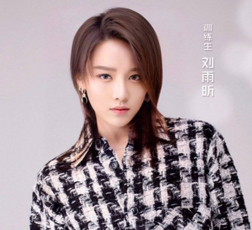 本以为刘雨昕长发够惊艳了,看到林凡长发模样,这谁受得住?