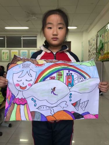 儿童画社团是宝通街小学众多缤纷社团中的一