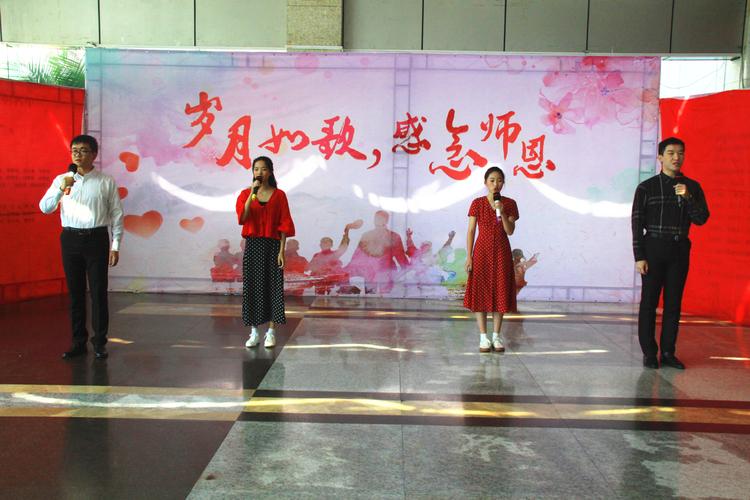学生朗诵《灵魂颂》.