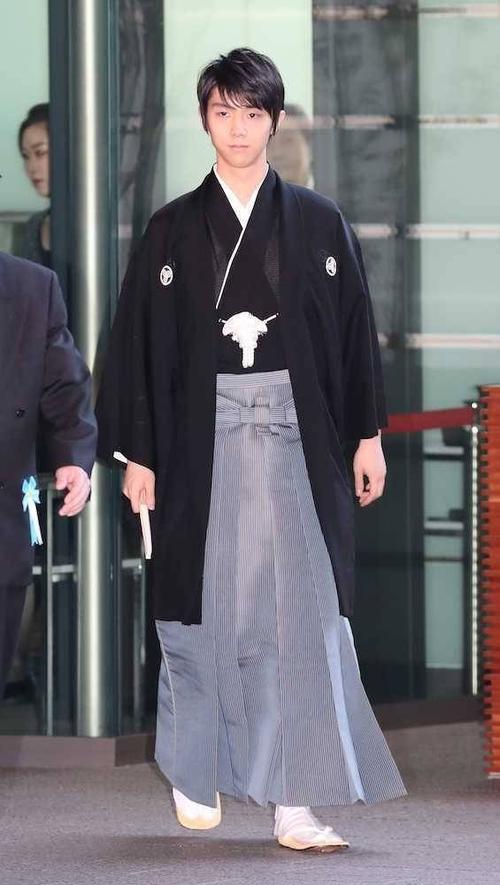 羽生结弦获和服最佳穿着 以参加世锦赛为恢复目标