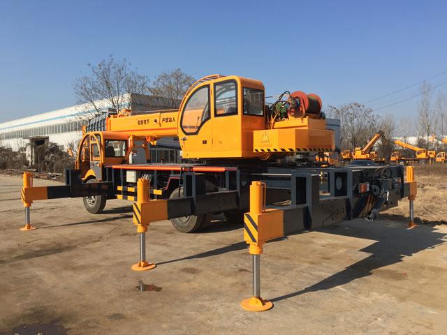 16吨吊车(后双支腿-自制小吊车)