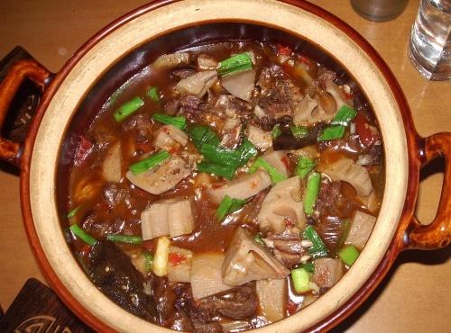 砂锅焖狗肉