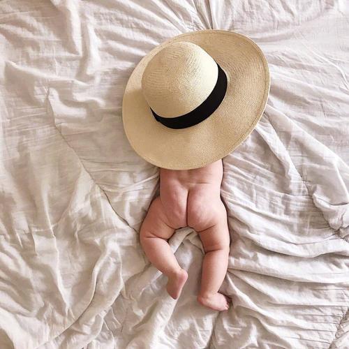 萌翻你|简单易操作的宝宝满月百天照这么拍