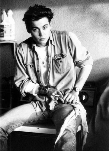 年轻时的 约翰尼·德普(johnny depp)