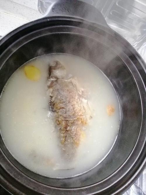 棒棒糖仙子做的清炖鲫鱼汤三个关键步骤让你轻松炖出