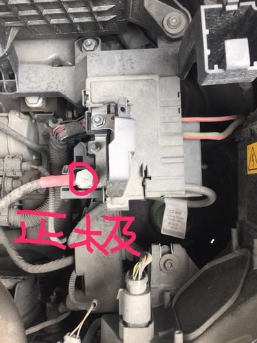 奥迪a1 电瓶正负极怎么接?