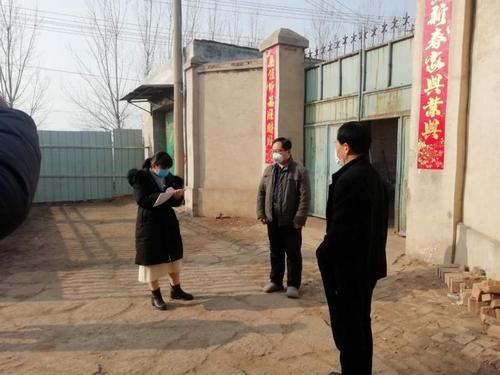 丁村调解员丁文杰把正在省第三人民医院做手术的妻子托人照顾,毅然回
