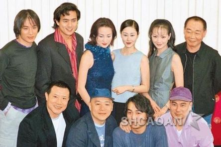 欢欢与旧情敌蒋勤勤曝青涩照 似姐妹花