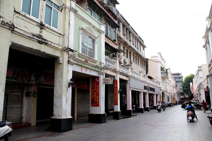 在高州千年老街感受繁华现代风采