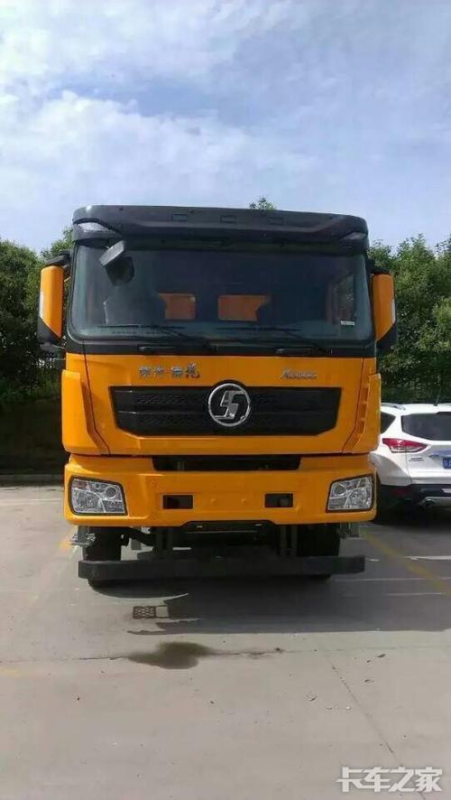 新款德隆自卸双桥车