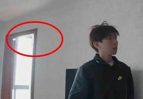 王俊凯回重庆不住自己家反住王源家一个细节见证两人关系