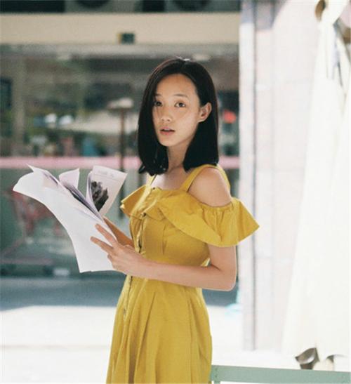 李一桐素颜照,不愧是90后的美少女,超水嫩!