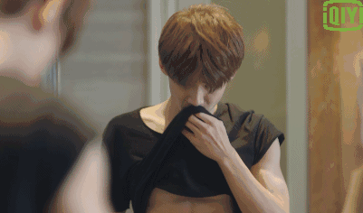 完美的腹肌闪瞎颜末,毕竟男朋友有腹肌一定加分!