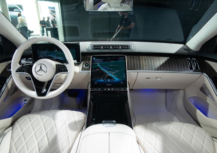 2021款奔驰s500到港,内饰豪华双联屏设计,4.9秒破百