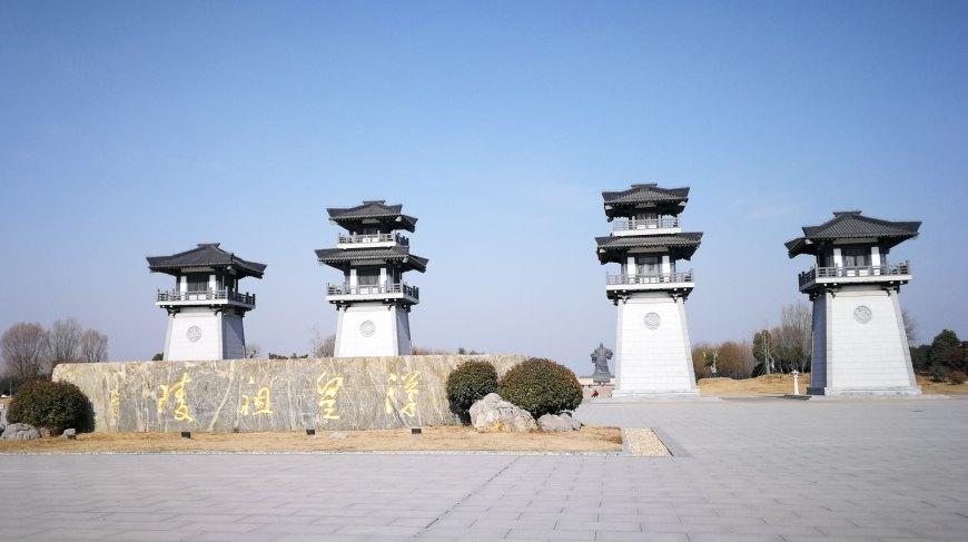 岁末江苏丰县访汉高祖刘邦故里42米高巨幅铜像似鲲鹏展翅气壮山河