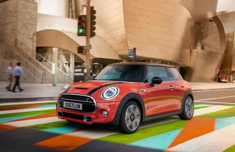 女孩子在mini前面是没有抵抗力的,其实男人也是,虽然新一代mini我觉得