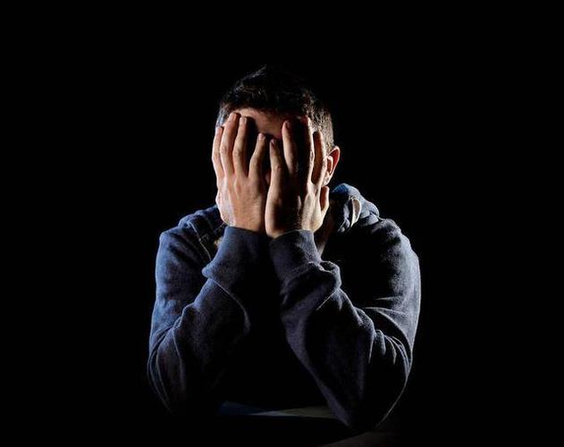 那个嚎啕大哭的男人