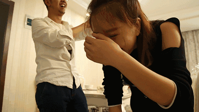 女友噎着了,男友竟然这样做!