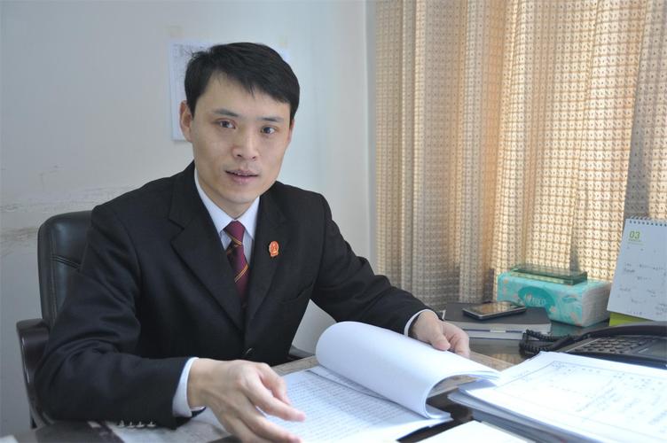 "全国法院办案标兵"——新抚区法院民一庭副庭长李树毓