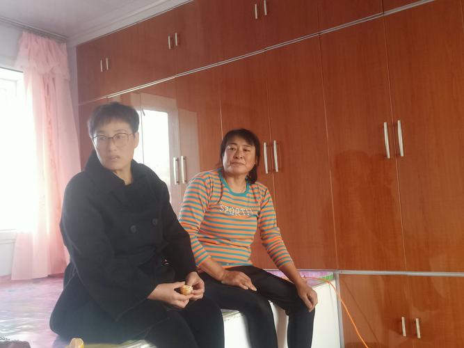 杨秀梅朱国君夫妇回家乡