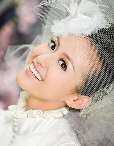 杨婷婷巴洛克新娘秀清雅婚纱
