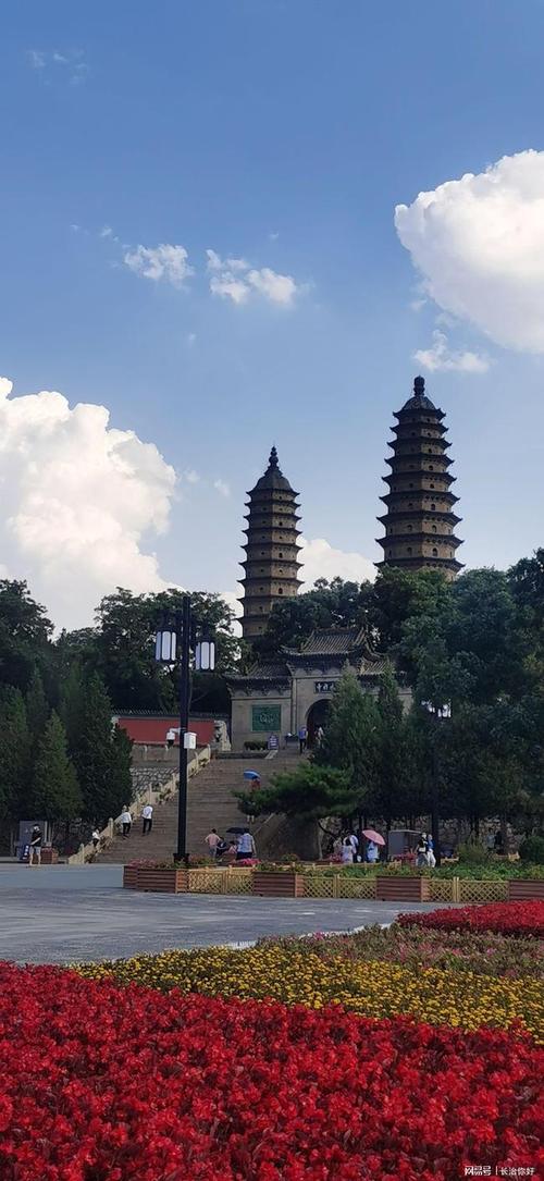 蓝天白云映双塔|双塔寺|公园|红墙_网易订阅