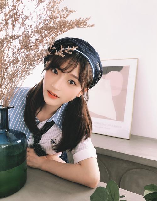 谢蕾蕾最新写真来袭,校园制服小清新,甜度爆棚