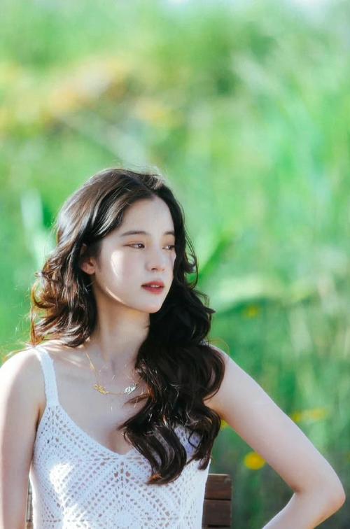 欧阳娜娜卷发造型##路人云南偶遇欧阳娜娜