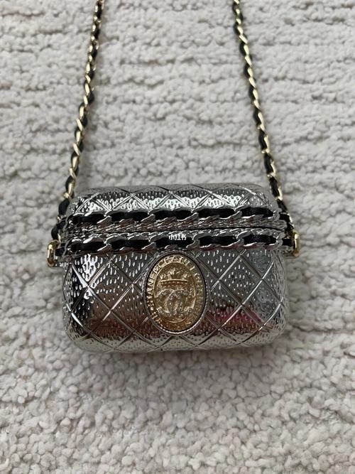 新一季chanel包,放耳机可还行98_chanel包_香奈儿怎么样_镂空_手工