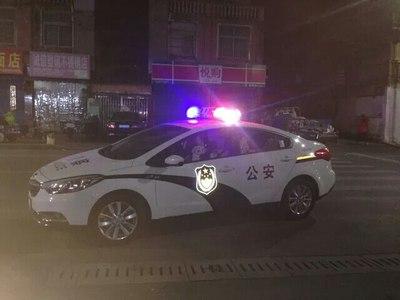 漂亮的小3警车