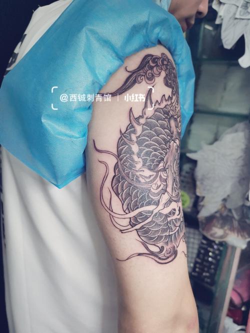 大臂麒麟纹身,一次完成,用时3.5小时
