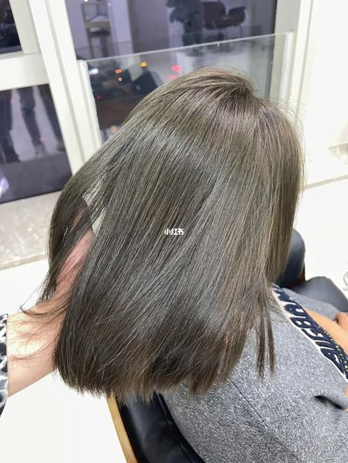烟熏青灰色,越掉越好看的发色_发色_青灰色_显白_夏天