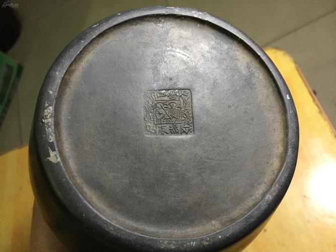 清朝时期的黑紫砂茶壶,包老