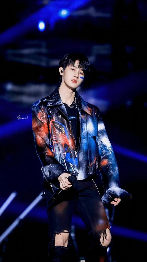 全能偶像张真源,燃爆全场吉他手,音域宽广音色魔王,舞蹈力量十足,表情