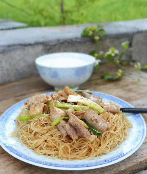 [记忆中的那份早餐]--------瘦肉猪杂炒米粉