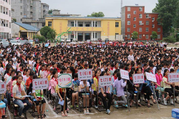 蕲春禁毒文艺巡演走进刘河中学