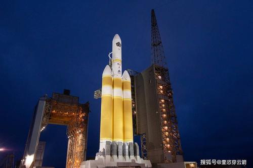 美国部署高度机密间谍卫星,用72米高的德尔塔4重型火箭运载