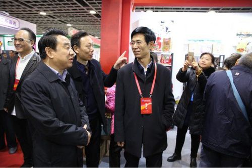 江苏省领导参观徐州展台现场