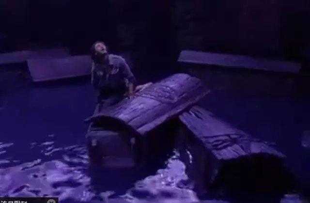 棺材,暗河尽在电影中一一展示出来.