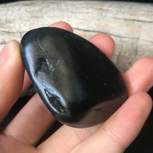 206克新疆和田墨玉籽料原石 黑炭墨玉籽料 肉质饱满细腻独籽 把件