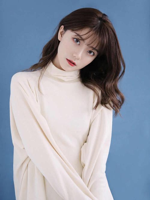 纯色背景下如何拍半身照才能脱俗?7个姿势,不用道具也能拍美照