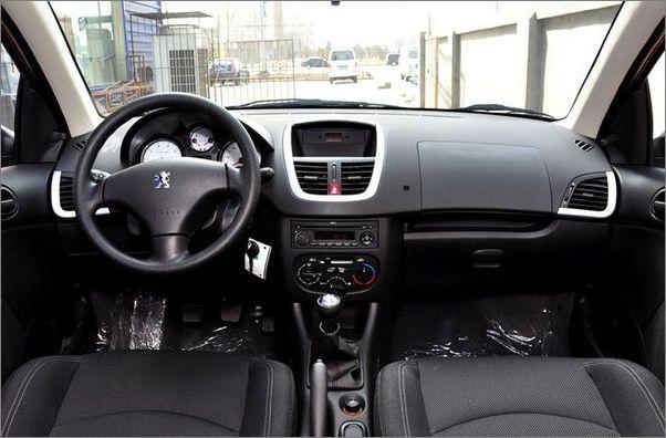 三两厢齐聚首 标致207两厢车型购买推荐