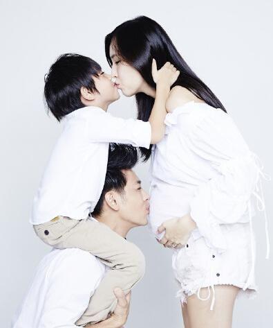 林志颖娇妻陈若仪二胎大肚照曝光,一家四口画面很美