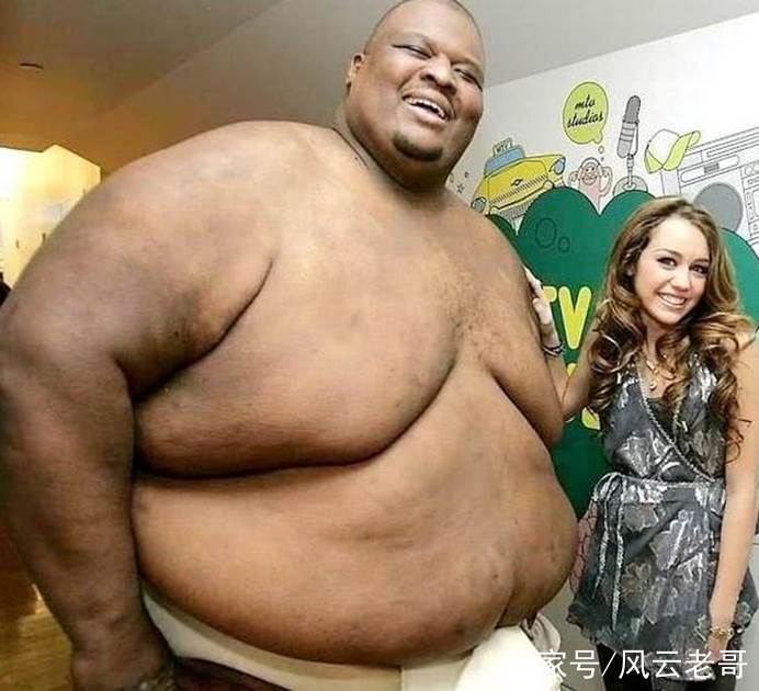 800斤大胖子娶年轻22岁的美女为妻,美满生活只过了一年