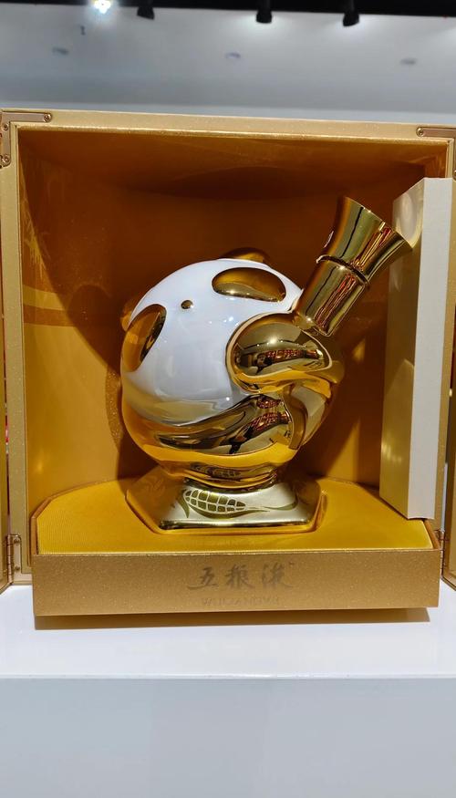 五粮液金熊猫纪念酒:限量10000瓶