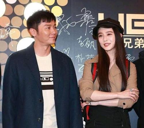 其实范冰冰并不承认这段恋情,估计是有很多难言之隐,在范冰冰公开恋情