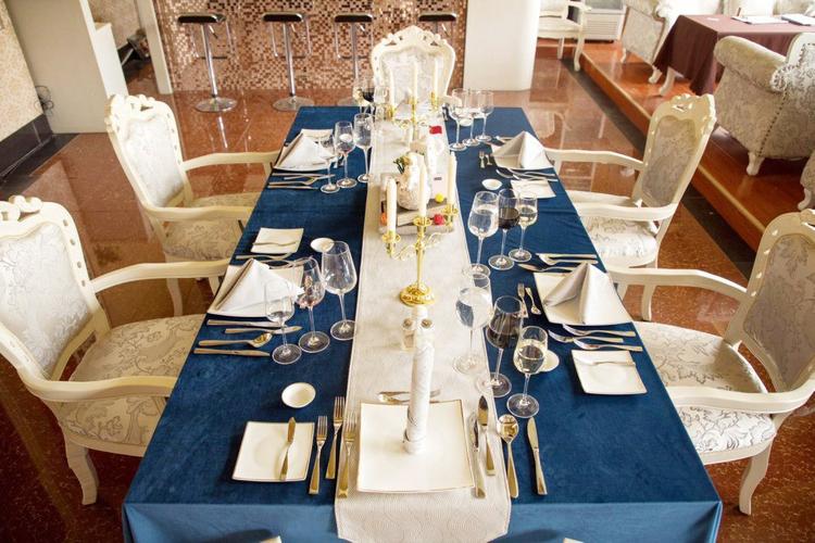 西餐宴会摆台 徜徉宇宙 邂逅繁星