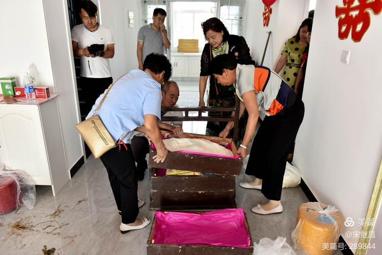结婚抬食盒