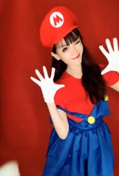 抖音cos女王走红,当扮演不知火舞那刻,网友:交个朋友